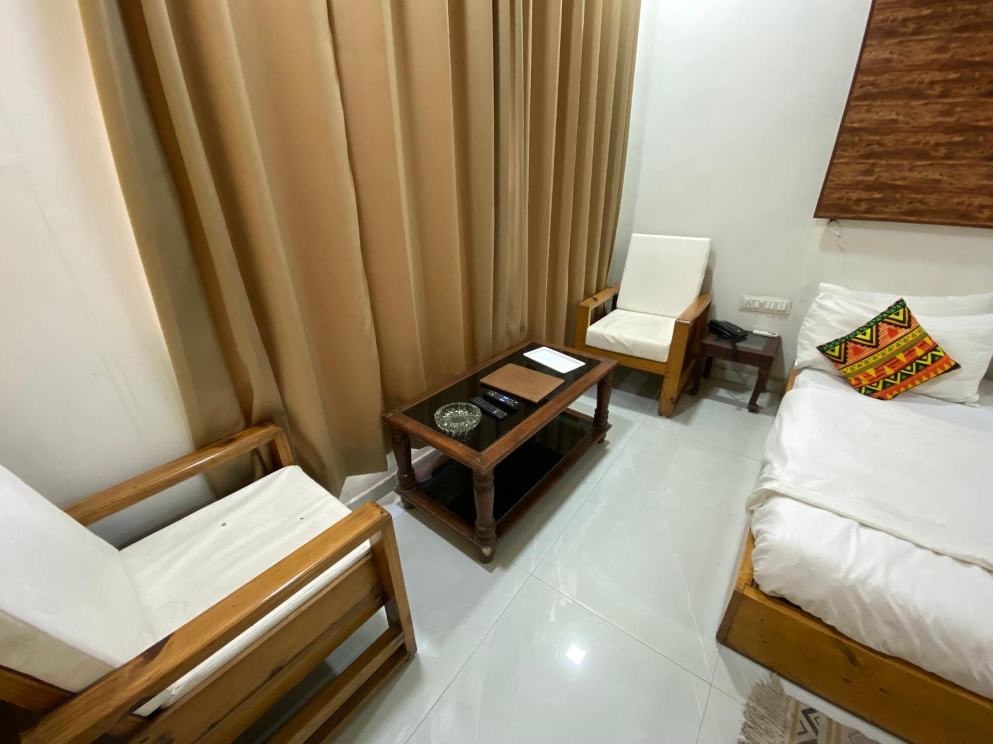Rudraksha Inn Mount Abu Esterno foto